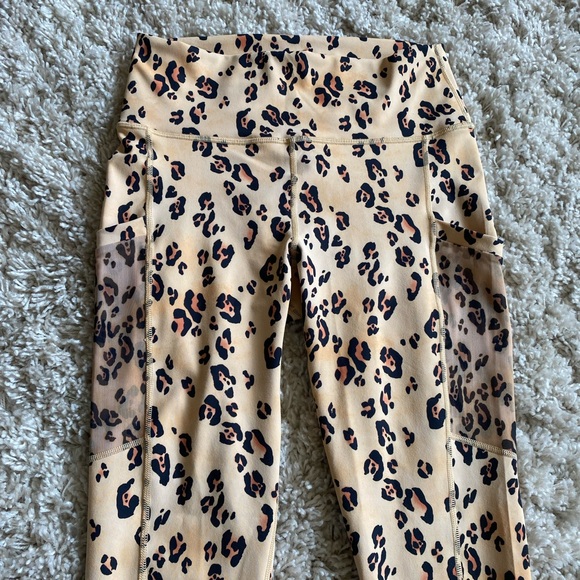 NWOT Fabletics Leopard Leggings with Pockets - Picture 7 of 11